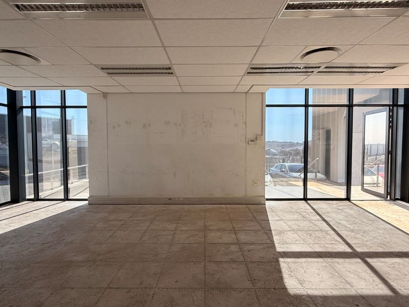 Premium 1,100m2 Warehouse To Let in Old Mint Industrial Park in Louwlardia, Centurion - Photo 7