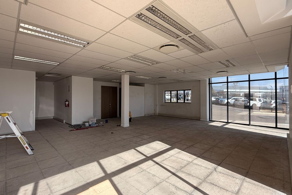 Premium 1,100m2 Warehouse To Let in Old Mint Industrial Park in Louwlardia, Centurion - Photo 4