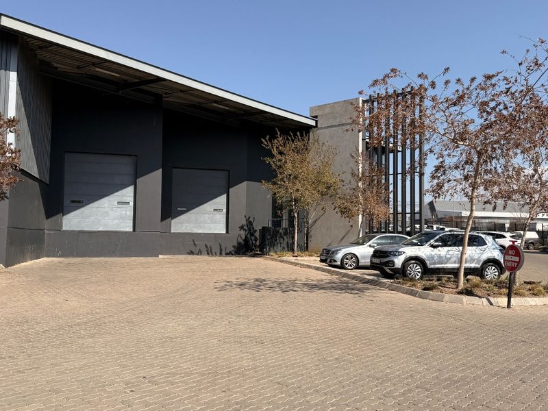 Premium 1,100m2 Warehouse To Let in Old Mint Industrial Park in Louwlardia, Centurion - Photo 3