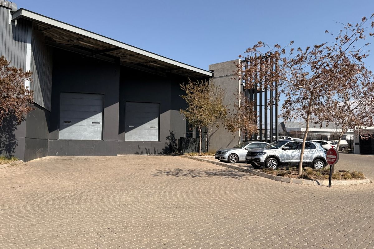 Premium 1,100m2 Warehouse To Let in Old Mint Industrial Park in Louwlardia, Centurion - Photo 3