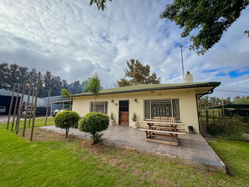 Prime 34Ha Fruit Farm for Sale in the Witzenberg Valley – Established Orchards & Water Rights - Photo 5