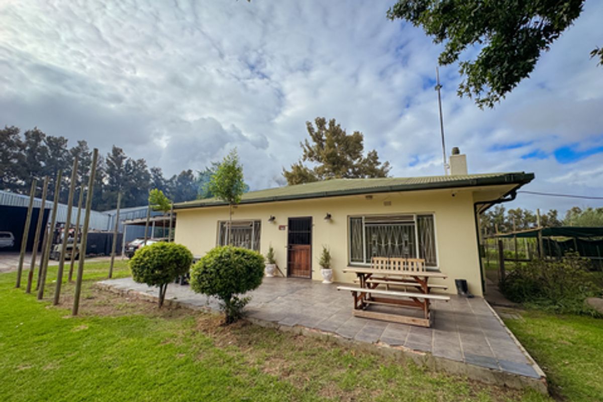 Prime 34Ha Fruit Farm for Sale in the Witzenberg Valley – Established Orchards & Water Rights - Photo 5