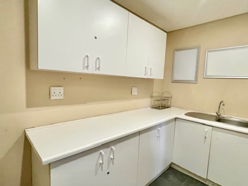 282m2 Modern Office Space in Secure Business Park - Photo 2