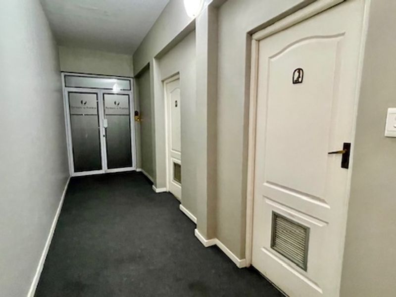 282m2 Modern Office Space in Secure Business Park - Photo 10