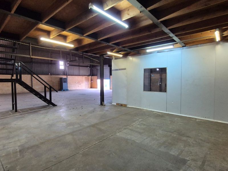 952m2 Warehouse To Let, Prime Industrial Space in Hennopspark - Photo 8