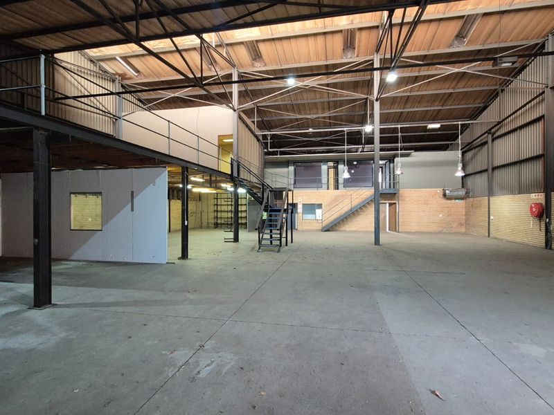952m2 Warehouse To Let, Prime Industrial Space in Hennopspark - Photo 2