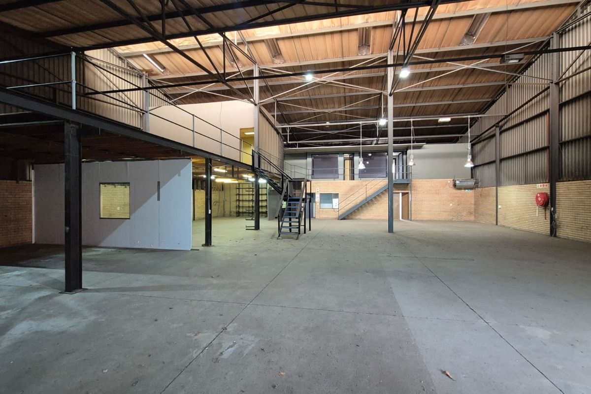952m2 Warehouse To Let, Prime Industrial Space in Hennopspark - Photo 2