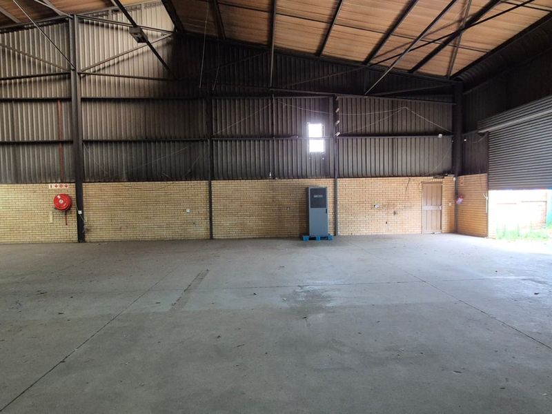 952m2 Warehouse To Let, Prime Industrial Space in Hennopspark - Photo 4