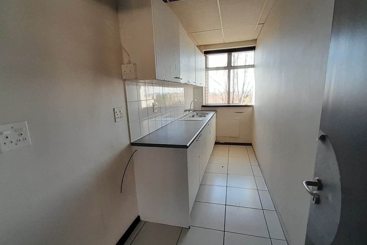 Large Scale Corporate Office Opportunity 2,415m First Floor at The Park on 16th - Photo 5