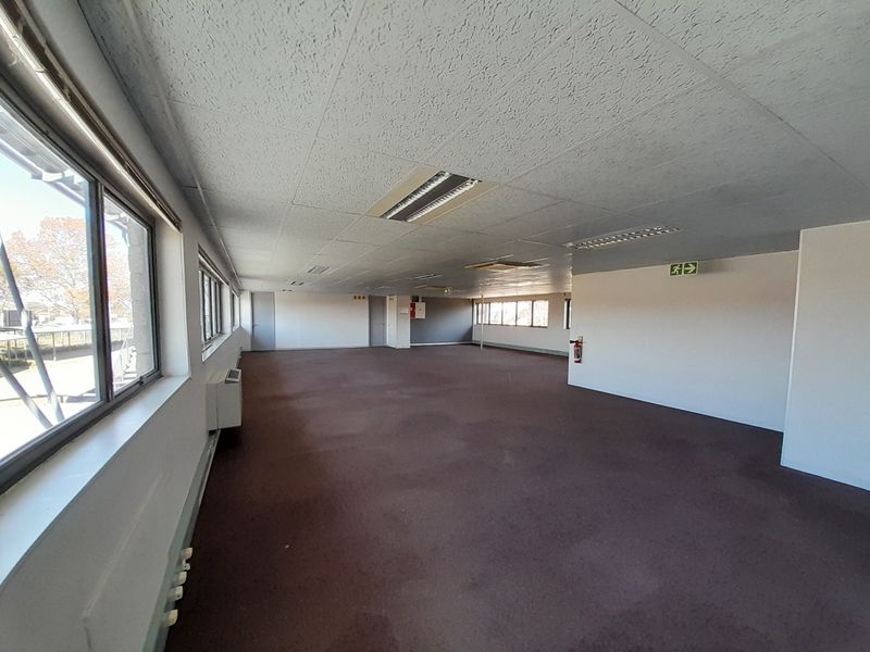 313m Well Balanced Office Space To Let Central Park in Randjespark - Photo 6