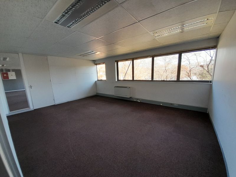313m Well Balanced Office Space To Let Central Park in Randjespark - Photo 4