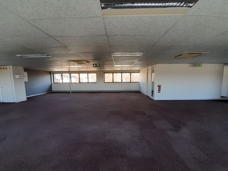 313m Well Balanced Office Space To Let Central Park in Randjespark - Photo 10