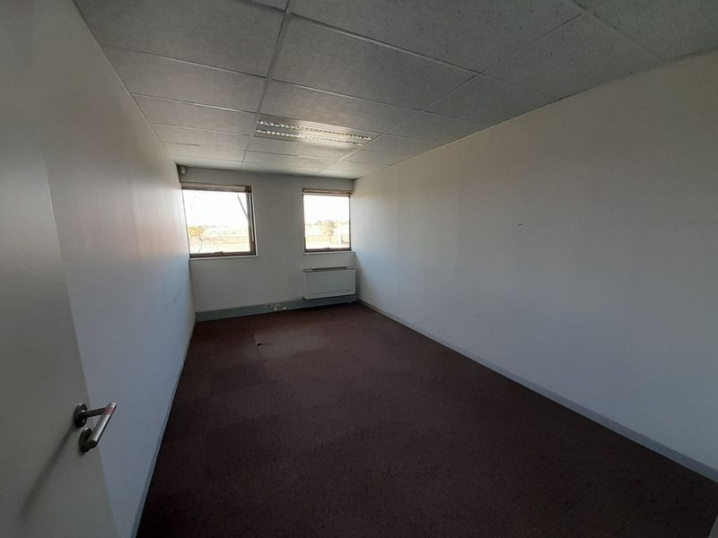 313m Well Balanced Office Space To Let Central Park in Randjespark - Photo 2