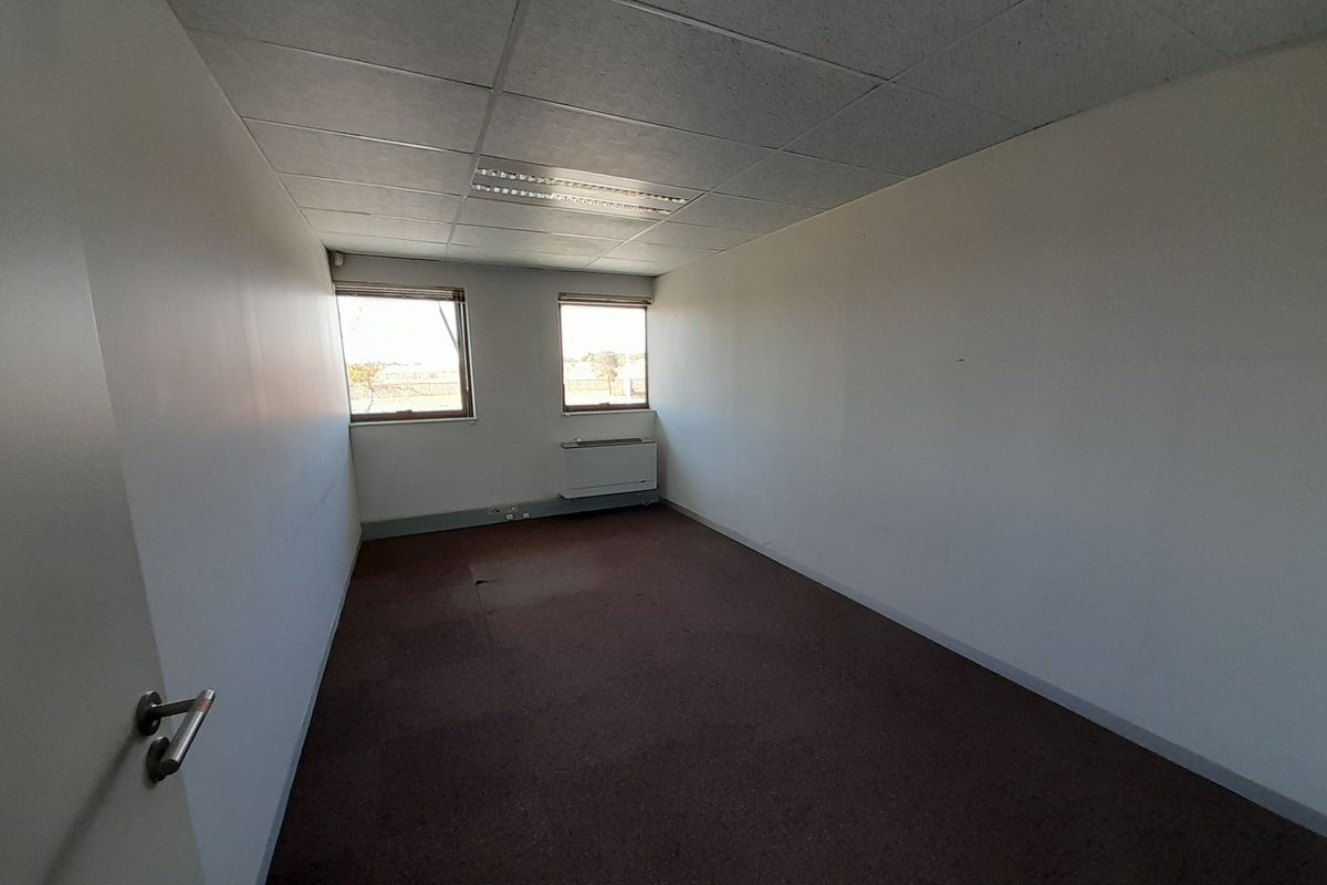 313m Well Balanced Office Space To Let Central Park in Randjespark - Photo 2