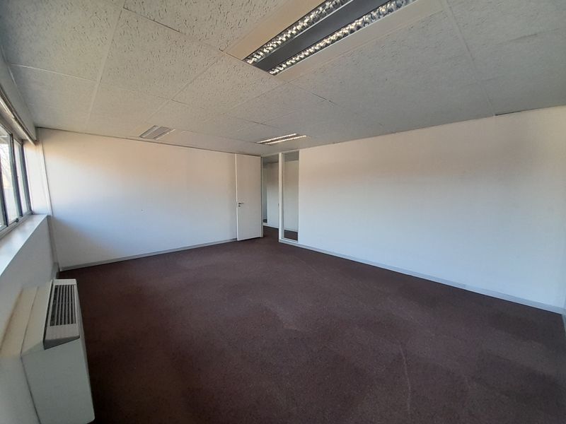 313m Well Balanced Office Space To Let Central Park in Randjespark - Photo 5