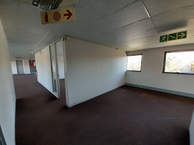 313m Well Balanced Office Space To Let Central Park in Randjespark - Photo 3