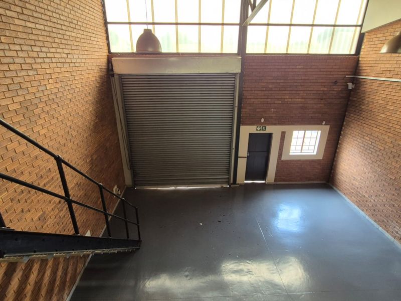 Prime 304m2 A-Grade Warehouse To Let in Hennopspark - Photo 7