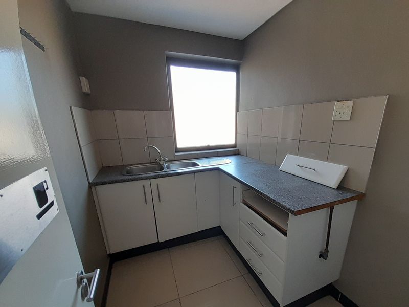 683m First Floor White Box Office To Let in Block E Central Park Randjespark - Photo 3