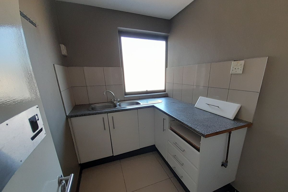 683m First Floor White Box Office To Let in Block E Central Park Randjespark - Photo 3