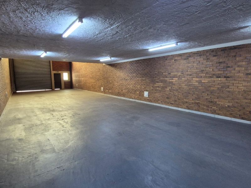 355m2 Warehouse with Solar & Inverter To Let in Hennopspark - Photo 10