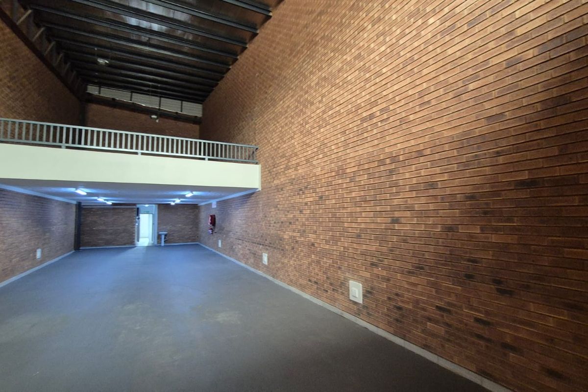355m2 Warehouse with Solar & Inverter To Let in Hennopspark - Photo 4