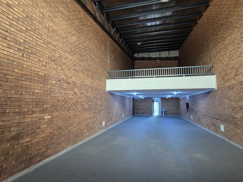 355m2 Warehouse with Solar & Inverter To Let in Hennopspark - Photo 5