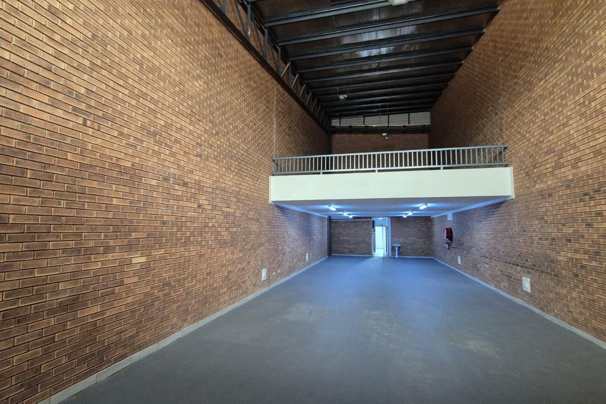 355m2 Warehouse with Solar & Inverter To Let in Hennopspark - Photo 5
