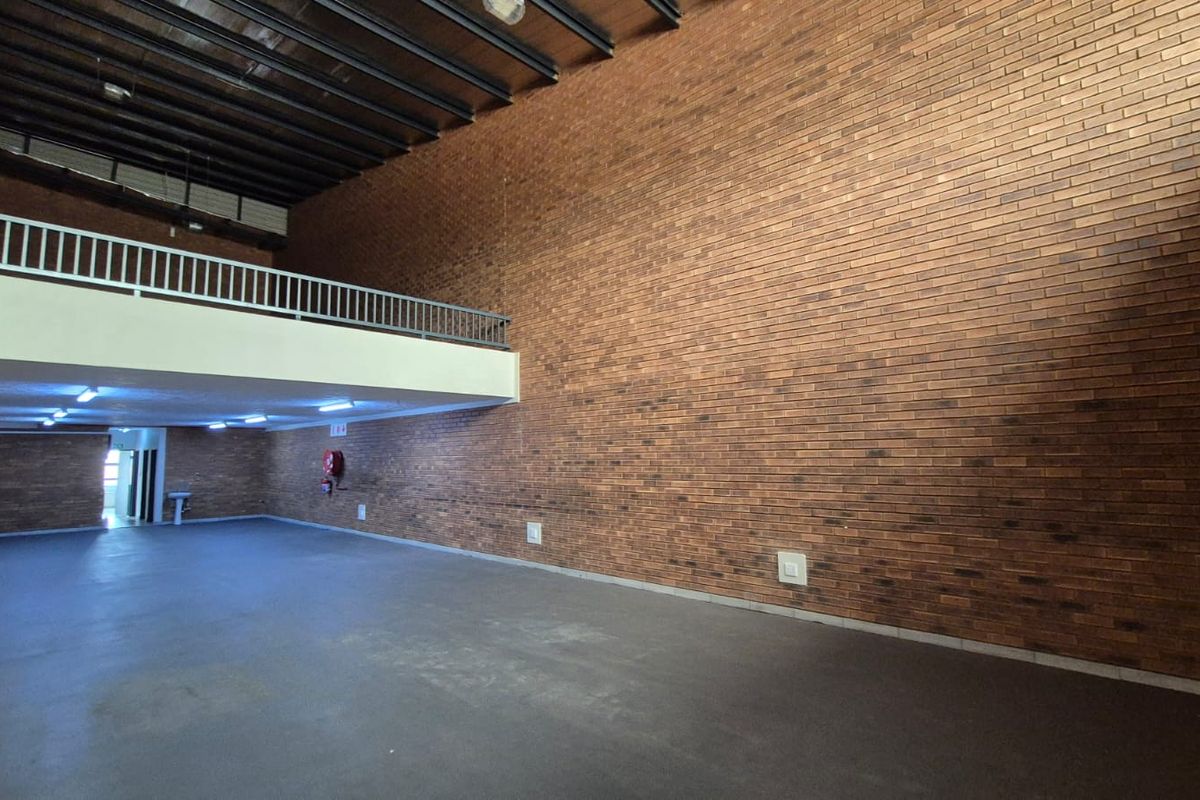 355m2 Warehouse with Solar & Inverter To Let in Hennopspark - Photo 3
