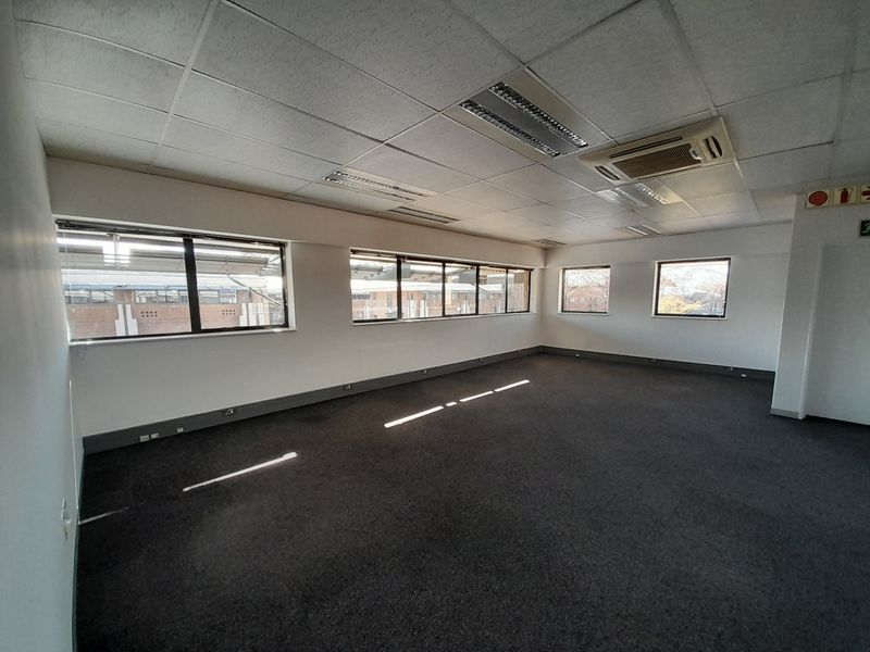 Light Filled Move In Ready 319m Office in a Tranquil Business Park - Photo 10