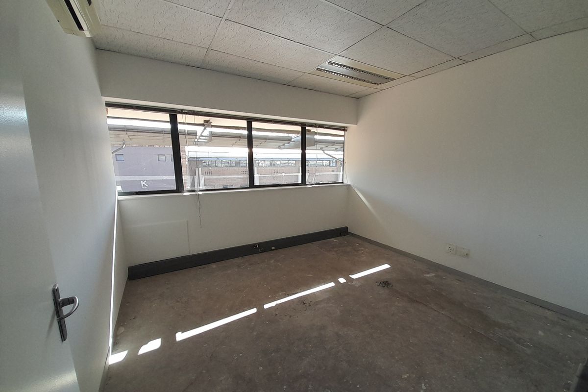 Light Filled Move In Ready 319m Office in a Tranquil Business Park - Photo 2