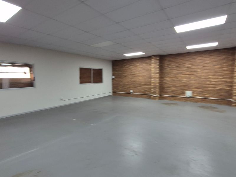 Spacious 607m2 Warehouse To Let in Secure Hennopspark Location - Photo 10