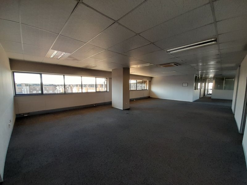 Scale Up in Style Spacious Well Configured 493m Office in Central Park - Photo 8