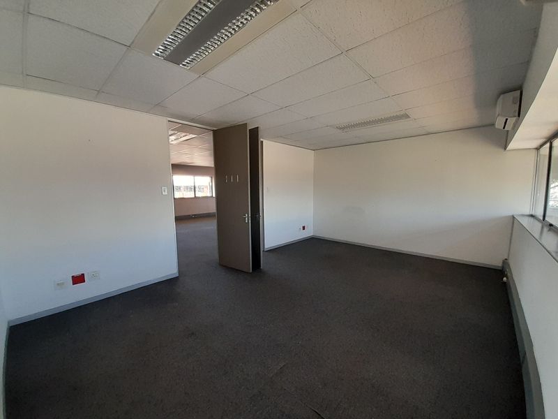Scale Up in Style Spacious Well Configured 493m Office in Central Park - Photo 7