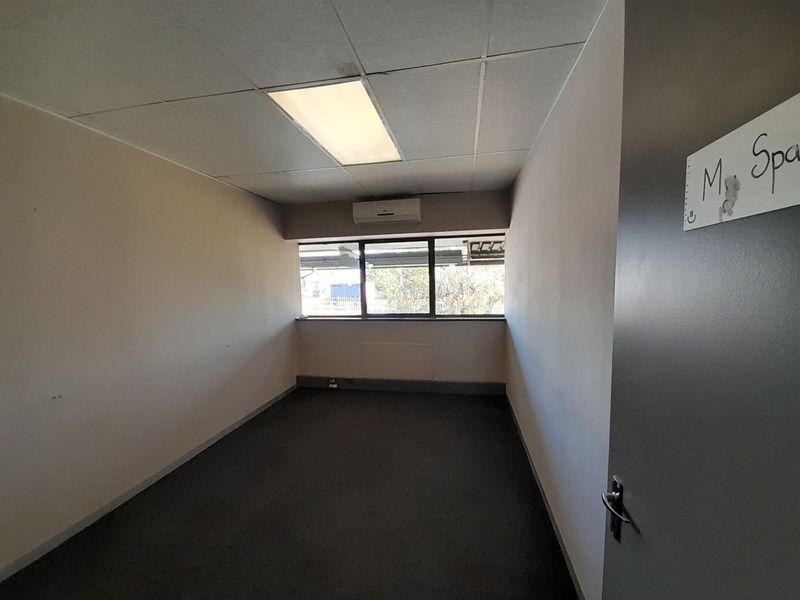 Scale Up in Style Spacious Well Configured 493m Office in Central Park - Photo 2