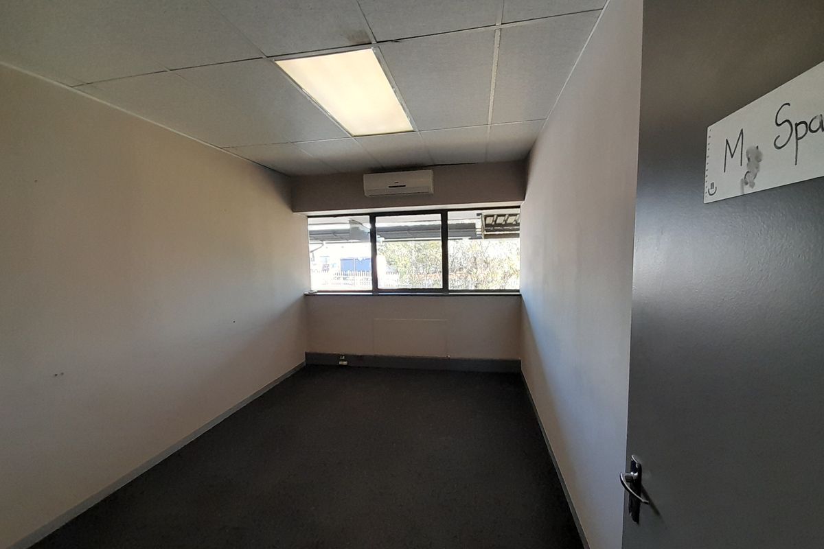 Scale Up in Style Spacious Well Configured 493m Office in Central Park - Photo 2