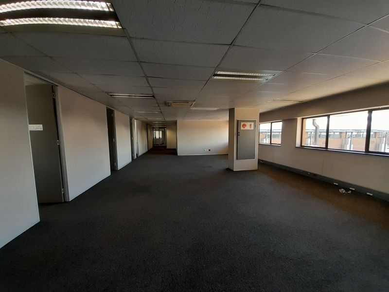 Scale Up in Style Spacious Well Configured 493m Office in Central Park - Photo 10