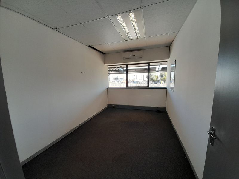 Scale Up in Style Spacious Well Configured 493m Office in Central Park - Photo 9