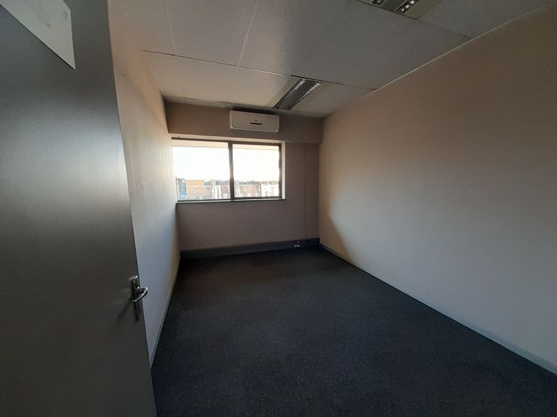 Scale Up in Style Spacious Well Configured 493m Office in Central Park - Photo 4
