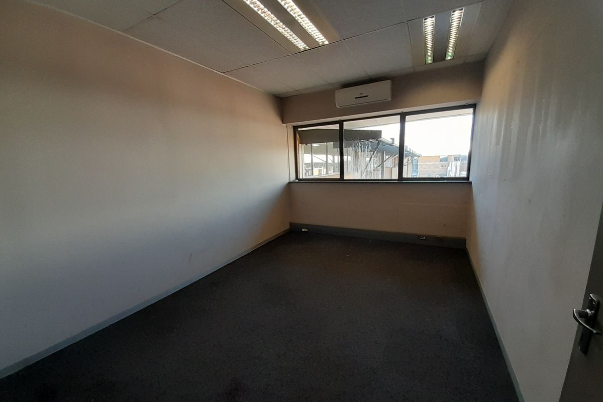 Scale Up in Style Spacious Well Configured 493m Office in Central Park - Photo 3