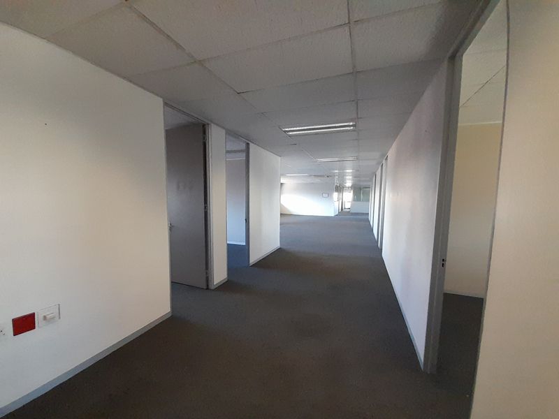Scale Up in Style Spacious Well Configured 493m Office in Central Park - Photo 5