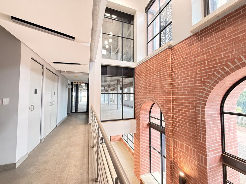 AAA-GRADE 11,972m2 FREESTANDING WAREHOUSE WITH HIGHWAY EXPOSURE, LOUWLARDIA - Photo 9