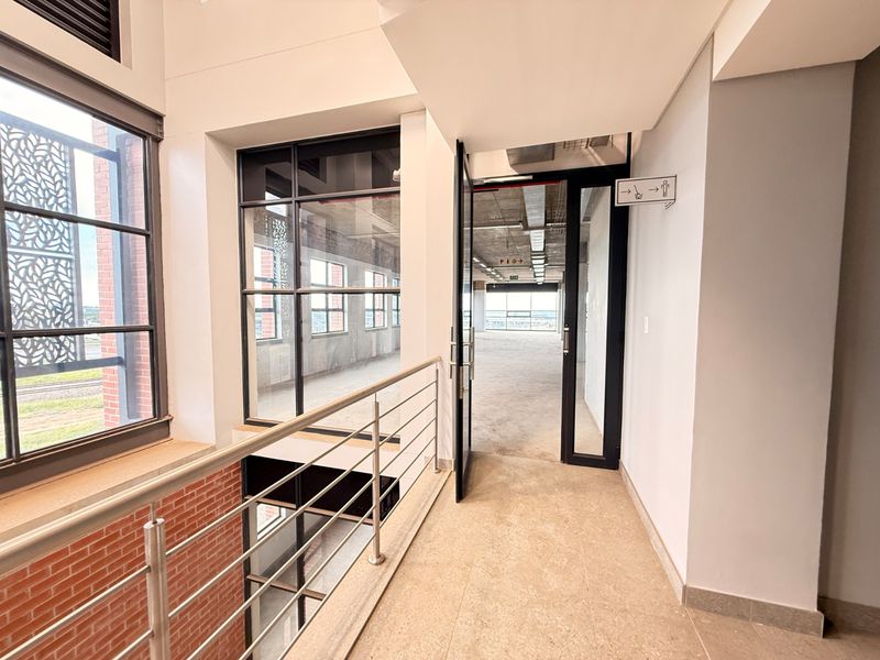 AAA-GRADE 11,972m2 FREESTANDING WAREHOUSE WITH HIGHWAY EXPOSURE, LOUWLARDIA - Photo 10