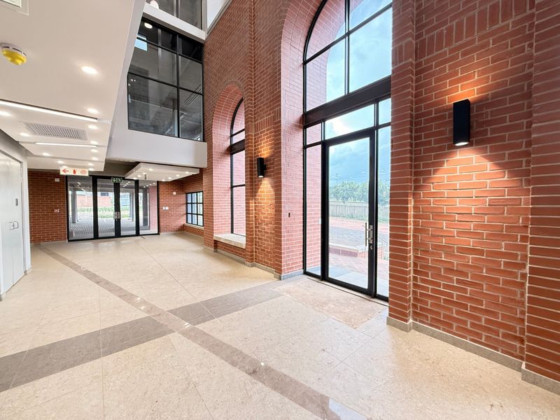 AAA-GRADE 11,972m2 FREESTANDING WAREHOUSE WITH HIGHWAY EXPOSURE, LOUWLARDIA - Photo 7