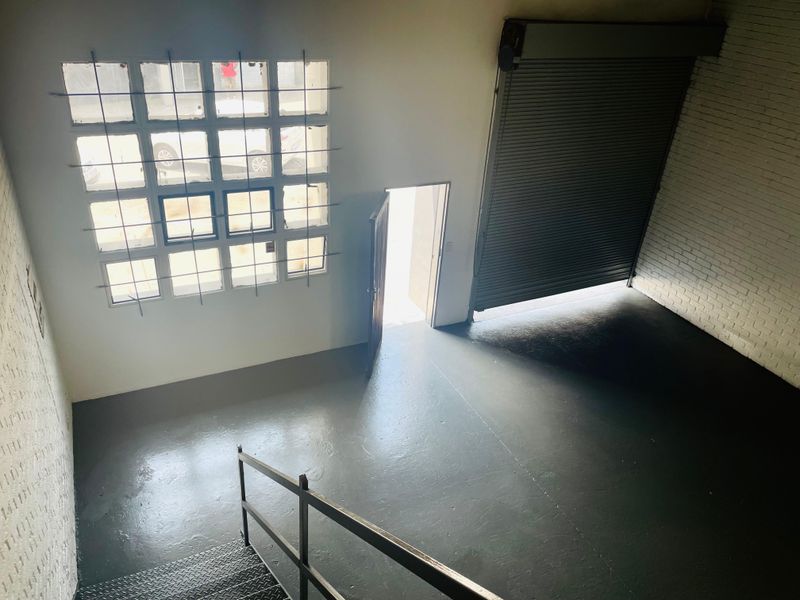 125 Sqm Warehouse UNIT with 3 Phase Power - Photo 5