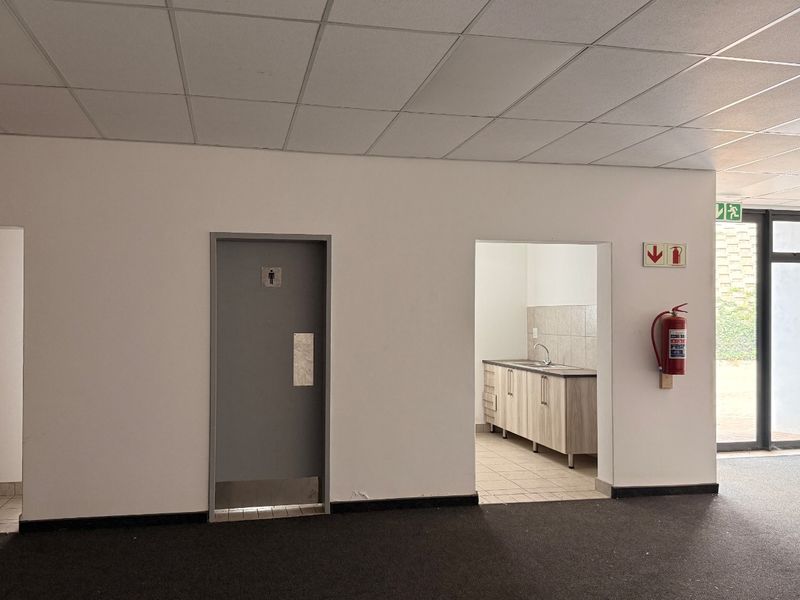 673m2 Warehouse To Let, Prime Location in Twenty One Industrial Estate - Photo 6