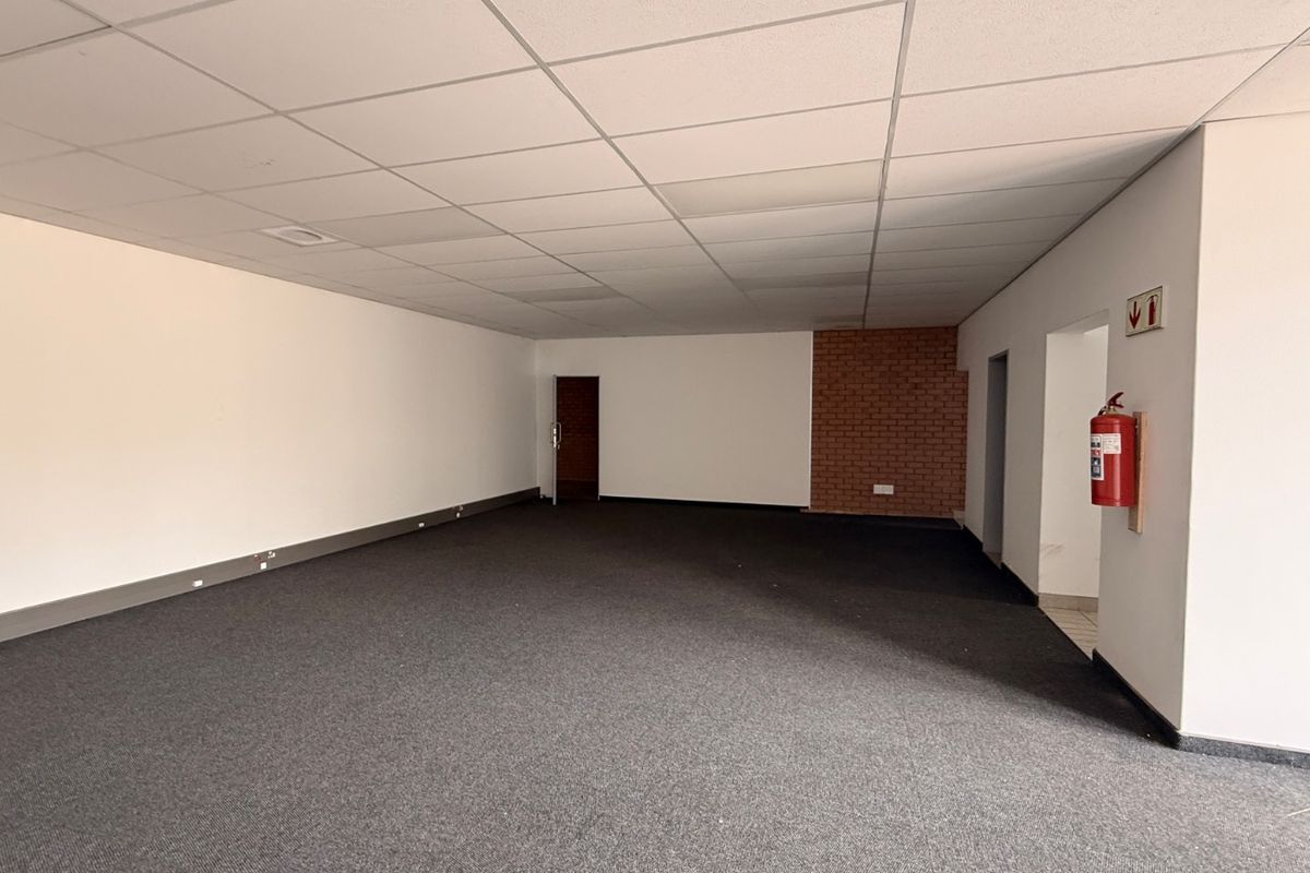 673m2 Warehouse To Let, Prime Location in Twenty One Industrial Estate - Photo 4