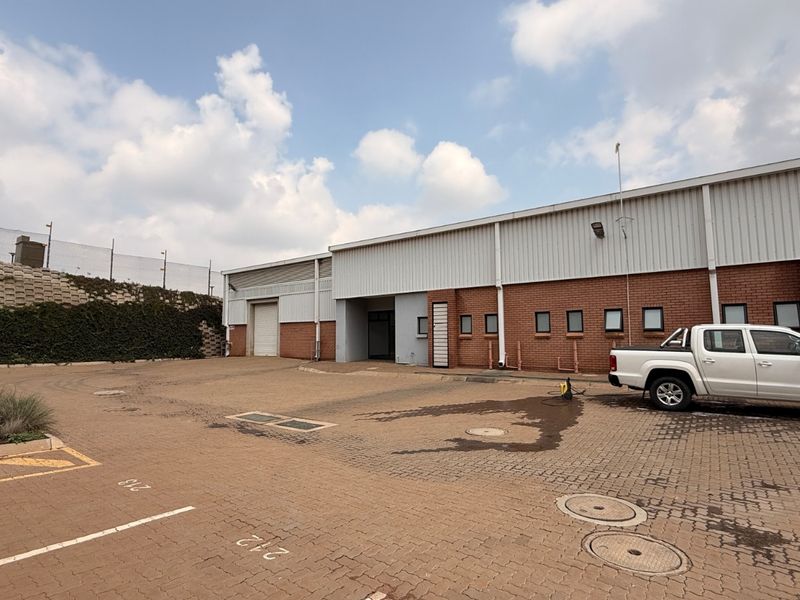 673m2 Warehouse To Let, Prime Location in Twenty One Industrial Estate - Photo 2