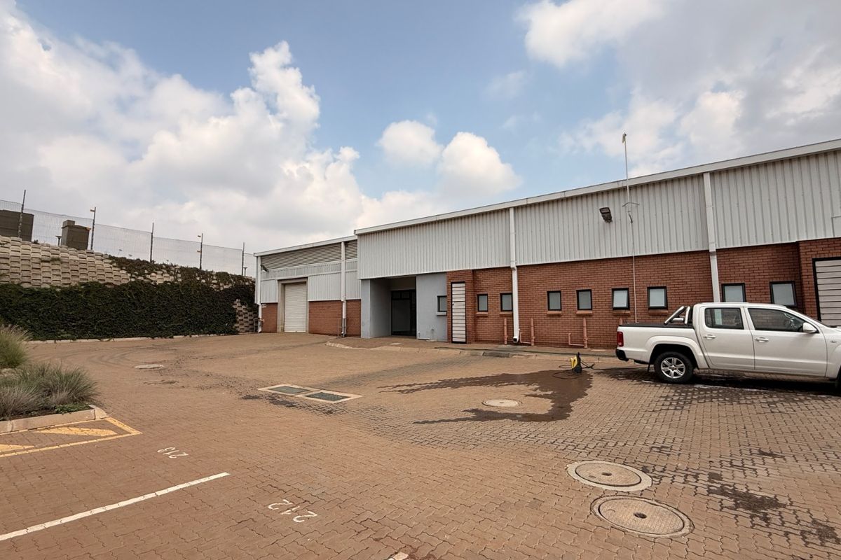 673m2 Warehouse To Let, Prime Location in Twenty One Industrial Estate - Photo 2