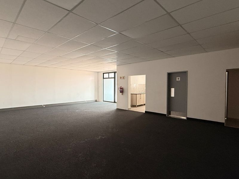 1,315m2 A-Grade Warehouse To Let in Twenty One Industrial Estate - Photo 7