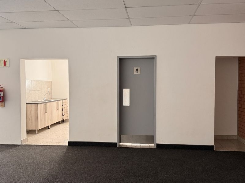 1,315m2 A-Grade Warehouse To Let in Twenty One Industrial Estate - Photo 6